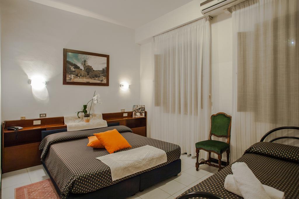 Hotel La Terrazza Cagliari Pokoj fotografie