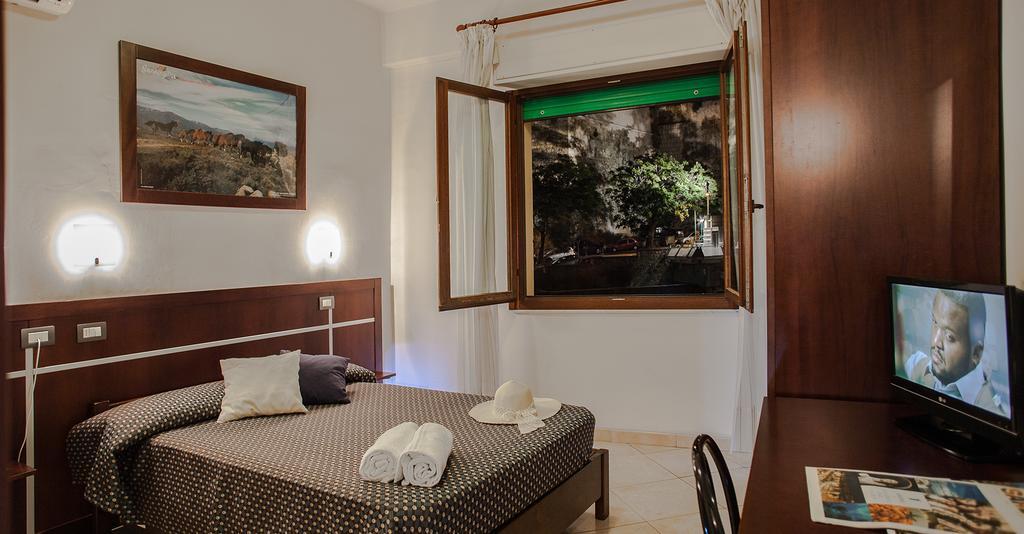 Hotel La Terrazza Cagliari Pokoj fotografie